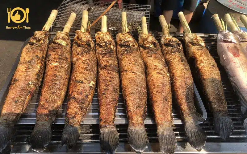 Review quán cá lóc nướng Lữ Gia - Quán lề đường siêu đông khách 6 cá lóc nướng lữ gia