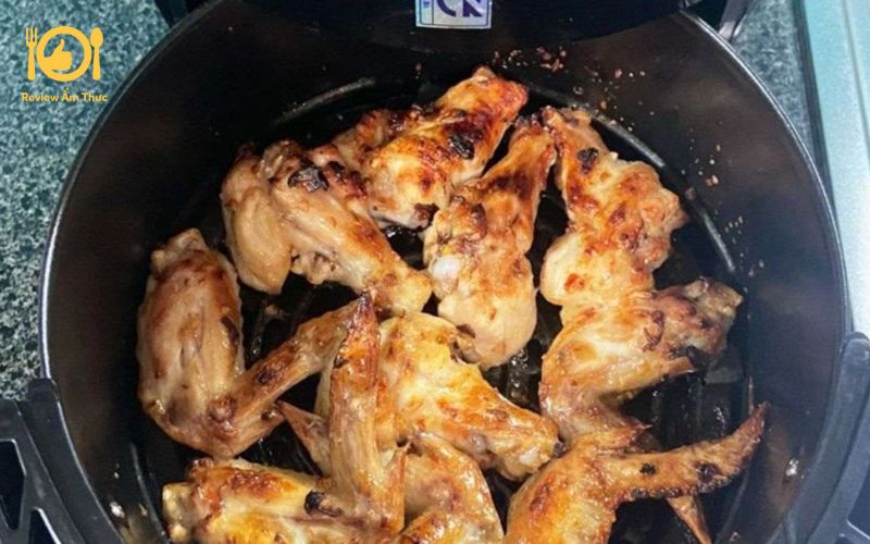 Bí quyết làm cánh gà nướng muối ớt bằng nồi chiên không dầu 11 cánh gà nướng muối ớt bằng nồi chiên không dầu