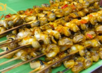 ốc bươu nướng xiên que