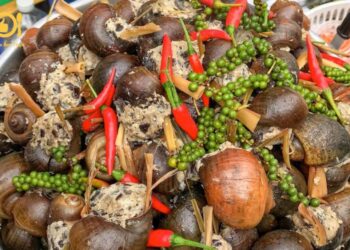 ốc nhồi nướng tiêu xanh