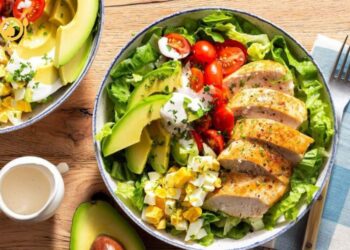 salad ức gà nướng