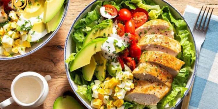 salad ức gà nướng