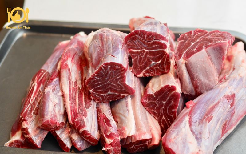 Bí quyết ướp bắp bò nướng sa tế mềm ngon, đậm đà, ăn là mê 6 bắp bò nướng sa tế