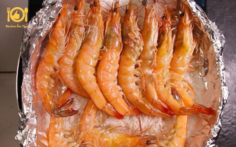 Cách làm tôm nướng muối hột thơm ngon giữ trọn dinh dưỡng 6 Tôm nướng muối hột