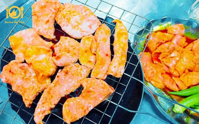 Hướng dẫn cách làm vú heo nướng sa tế thơm ngon, vừa miệng 10 vú heo nướng sa tế