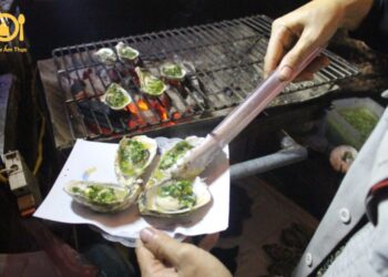 Top 5 quán hàu nướng 5k Hà Nội giá hạt dẻ, ngon miễn bàn