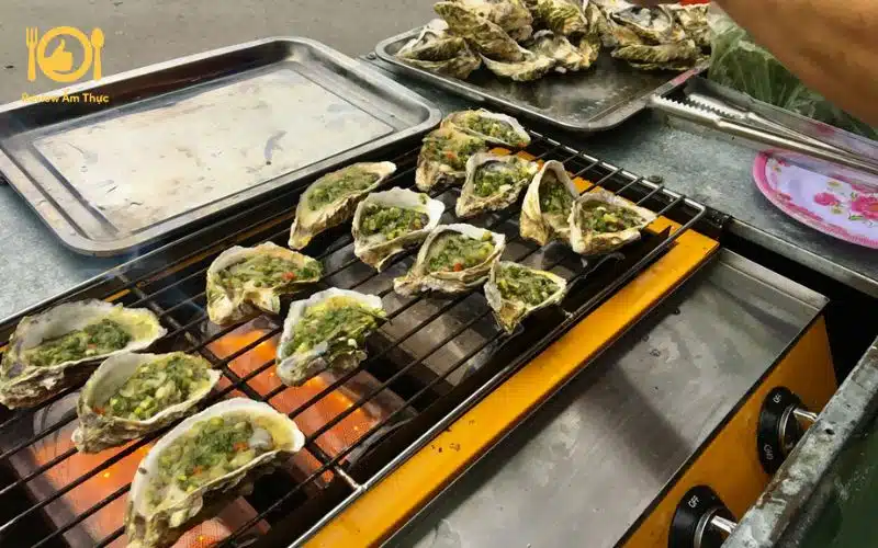 Review 4 quán hàu nướng Hà Nội cực ngon nổi tiếng ở đất Hà Thành 9 hàu nướng hà nội