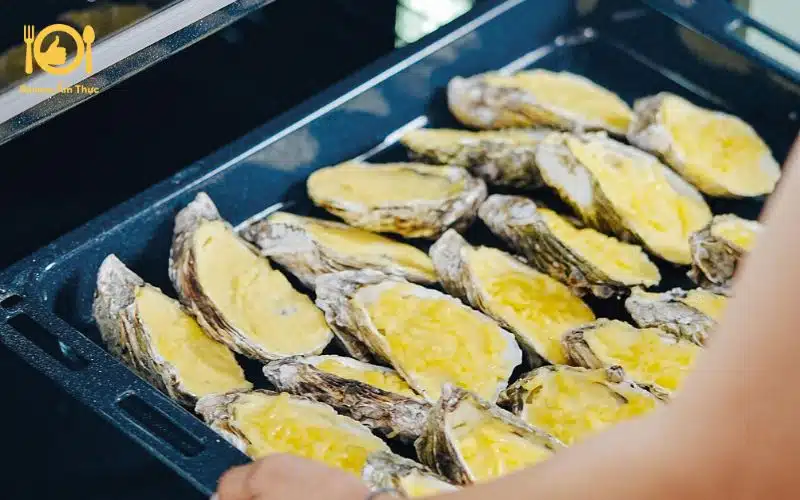 Công thức hàu nướng phô mai bằng lò nướng ai cũng làm được 9 hàu nướng phô mai bằng lò nướng