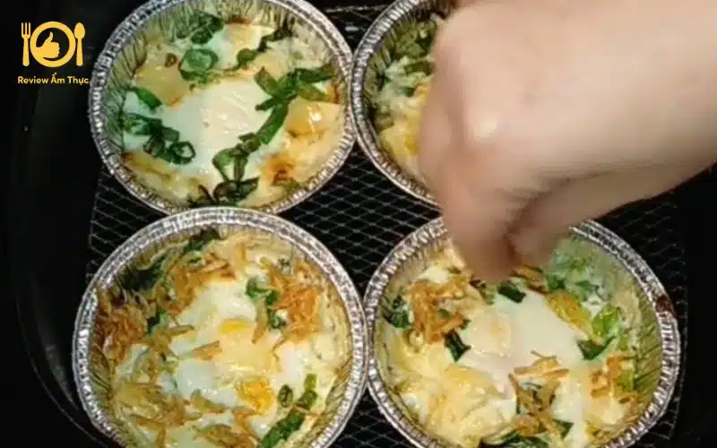 Cách làm hàu nướng trứng cút bằng nồi chiên không dầu đơn giản 8 Hàu nướng trứng cút bằng nồi chiên không dầu