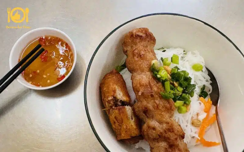 Review quán bún thịt nướng 79 có gì nổi bật và hấp dẫn? 8 bún thịt nướng 79