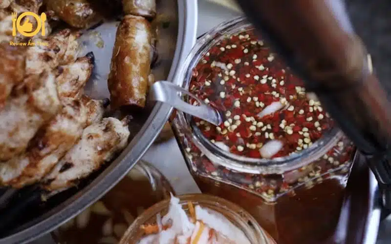 Review bún thịt nướng Anh Thành | Vị ngon lưu truyền nửa thế kỷ 9 bún thịt nướng anh thành