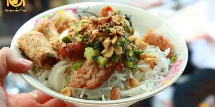Review bún thịt nướng Anh Thư, quán ngon quận 4 có gì đặc biệt?