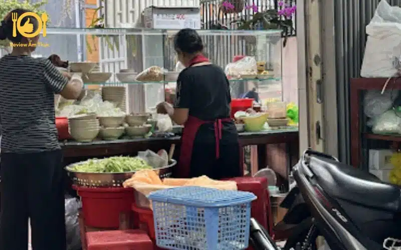 Review bún thịt nướng Bà Cam: Có gì khiến thực khách nhớ mãi? 7 bún thịt nướng bà cam