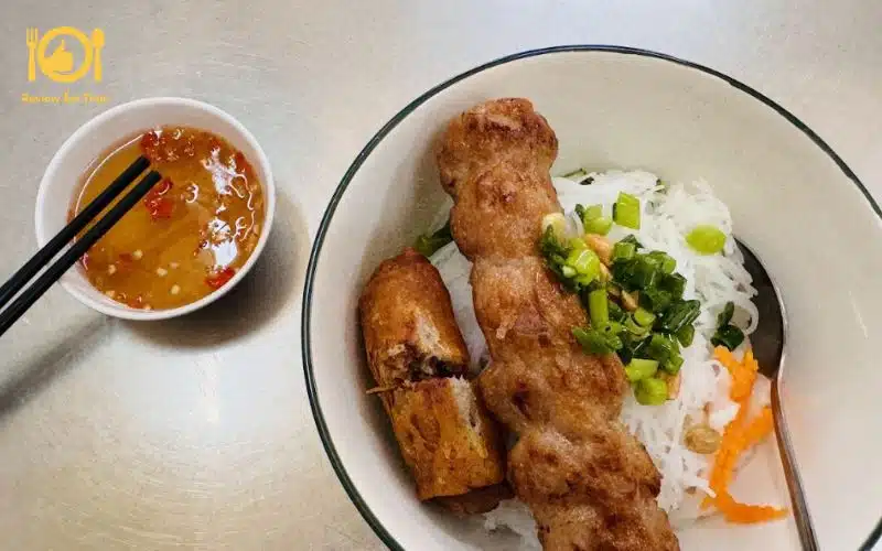 Top 3 quán bún thịt nướng Bà Hạt ngon, nổi tiếng tại Sài Gòn 5 Bún thịt nướng bà Hạt