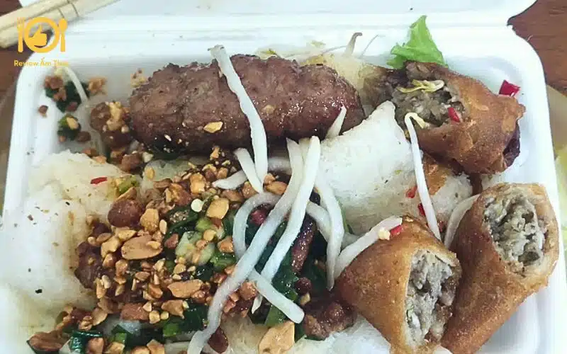 Review quán bún thịt nướng bà Hom Phú Lâm nổi tiếng tại Sài Gòn 9 Bún thịt nướng bà Hom