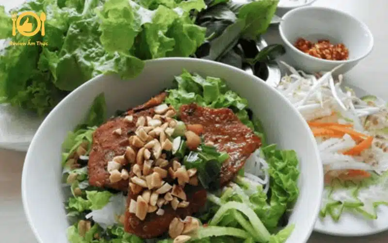 Khám phá TOP 4 quán bún thịt nướng BMT thơm ngon, tròn vị hấp dẫn 7 bún thịt nướng bmt