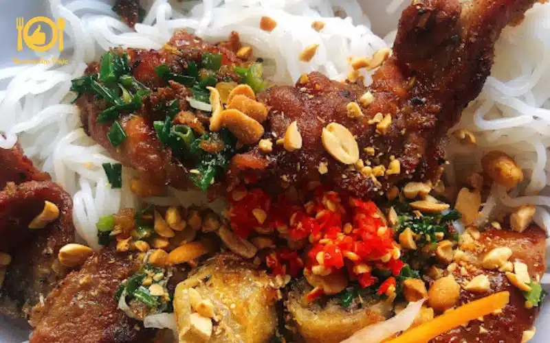Review bún thịt nướng Cây Mận, quán ngon nổi tiếng Bình Thạnh 10 bún thịt nướng cây mận