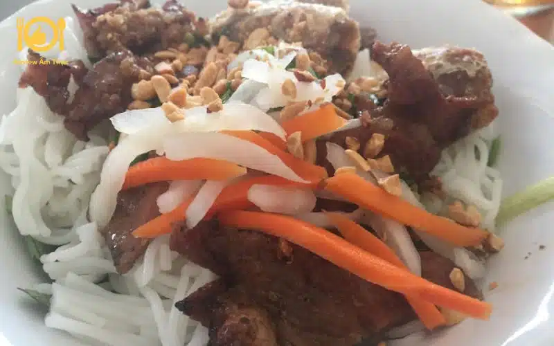 Review bún thịt nướng Cây Mận, quán ngon nổi tiếng Bình Thạnh 11 bún thịt nướng cây mận
