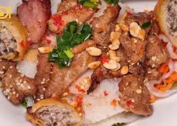 Review quán bún thịt nướng Cô Ba Tôn Đản giá rẻ, ngon hút khách