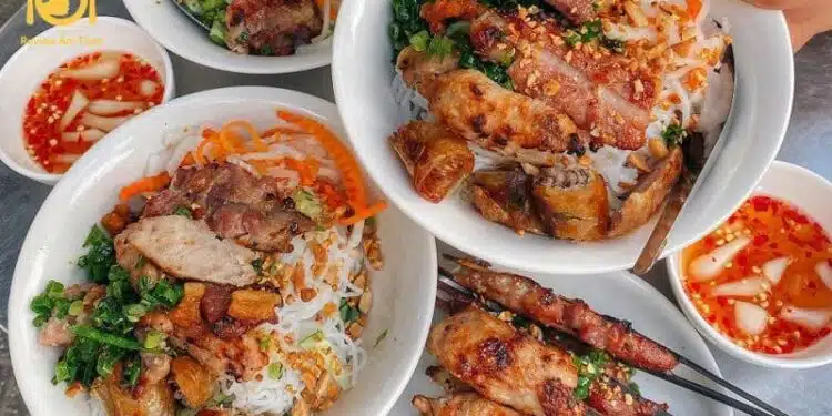 Review TOP 3 quán bún thịt nướng Cô Giang ngon, rẻ bạn nên thử