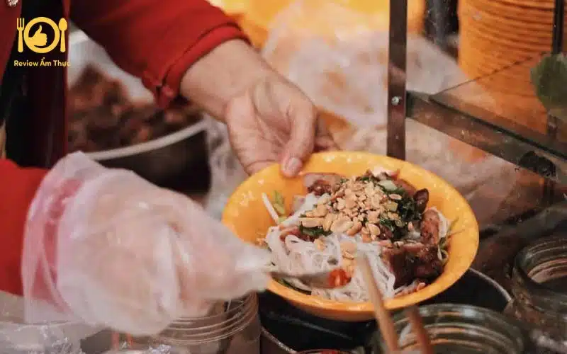 Review quán bún thịt nướng Cô Lan có gì hấp dẫn thực khách? 8 bún thịt nướng cô lan