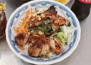 Review chi tiết quán bún thịt nướng Cô Sáu thơm ngon nức tiếng