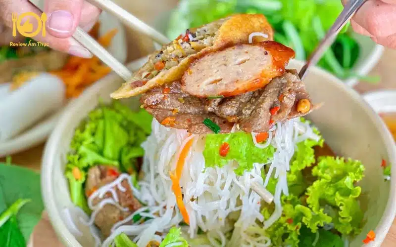Review quán bún thịt nướng Cô Tín, quán “hot” tại Gò Vấp 11 bún thịt nướng cô tín
