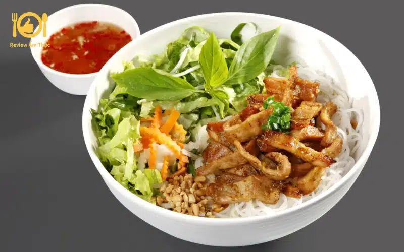 Review quán bún thịt nướng Heo Bay Quận 7 có gì hấp dẫn? 7 bún thịt nướng heo bay