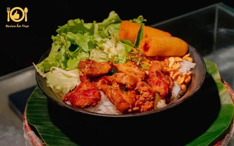 Review quán bún thịt nướng Heo Bay Quận 7 có gì hấp dẫn? 10 bún thịt nướng heo bay