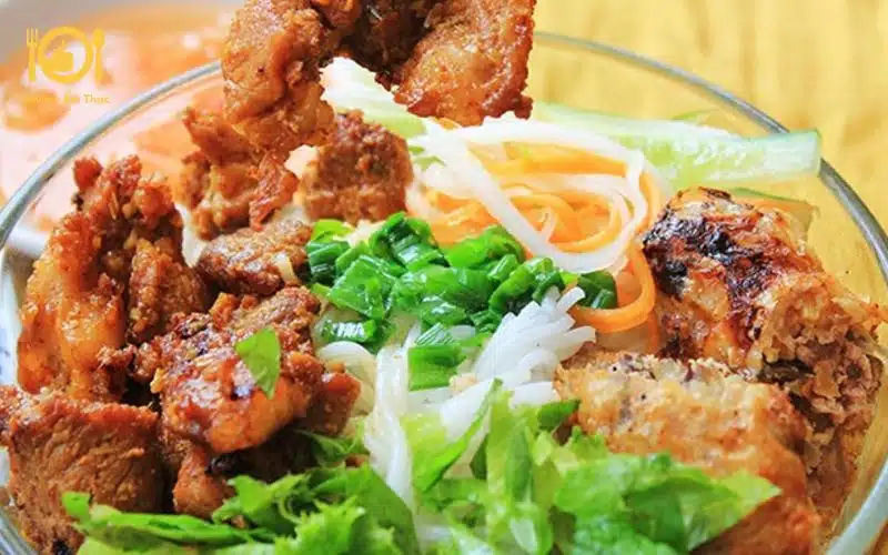 Review quán bún thịt nướng Heo Bay Quận 7 có gì hấp dẫn? 11 bún thịt nướng heo bay