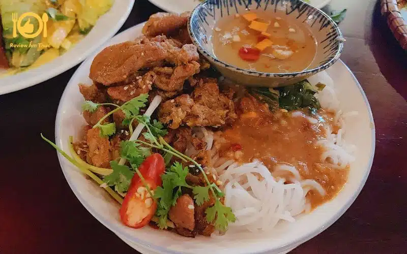 Review 4 quán bún thịt nướng Hội An ngon nhất phố cổ bạn nên thử 7 bún thịt nướng hội an