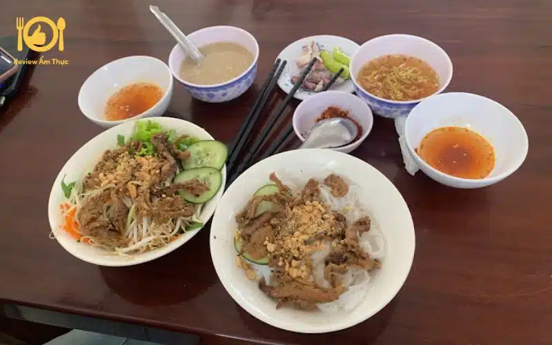 Review quán bún thịt nướng Huyền Anh ngon bậc nhất xứ Huế 7 bún thịt nướng Huyền Anh