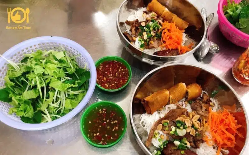 Review bún thịt nướng Kiều Bảo Đề Thám: Quán ăn hào phóng! 9 bún thịt nướng kiều bảo đề thám