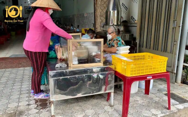 Review bún thịt nướng kim tiền Dì Út - Hương vị ẩm thực 40 năm 7 bún thịt nướng kim tiền dì út