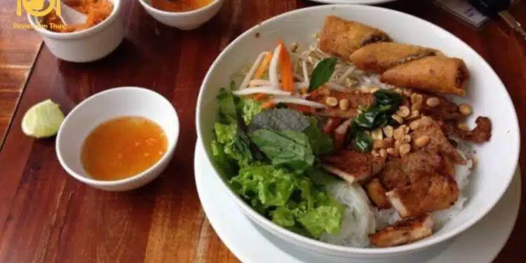 bún thịt nướng lê văn sỹ