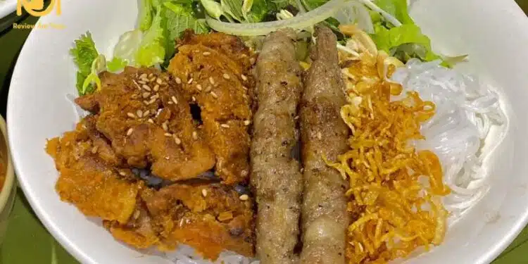 Review chi tiết quán bún thịt nướng Mệ Hải nổi tiếng tại Hà Nội