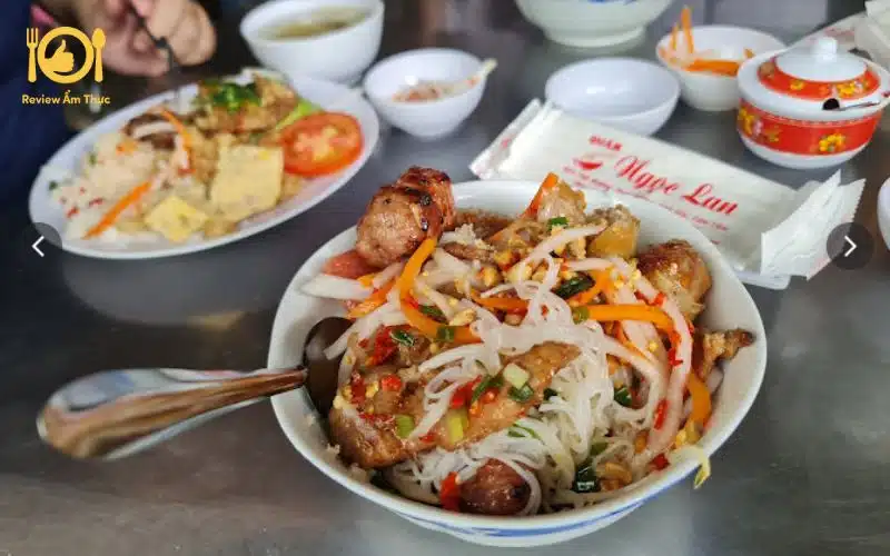 Review chi tiết quán bún thịt nướng Ngọc Lan có gì đặc biệt? 9 bún thịt nướng ngọc lan