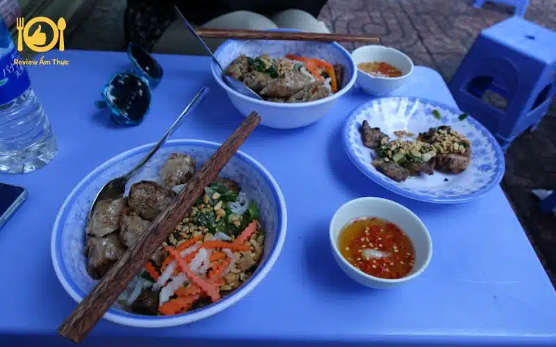Review quán bún thịt nướng Nguyễn Trung Trực nổi tiếng ở Sài Gòn 6 bún thịt nướng nguyễn trung trực
