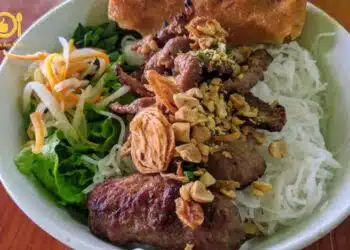 Review quán bún thịt nướng Oanh ngon trứ danh tại Bình Thạnh