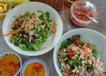 TOP 4 quán bún thịt nướng Quận 4 Sài Gòn ăn một lần là nhớ mãi