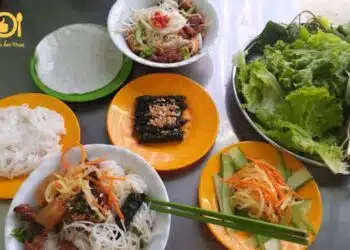 bún thịt nướng sáu cận