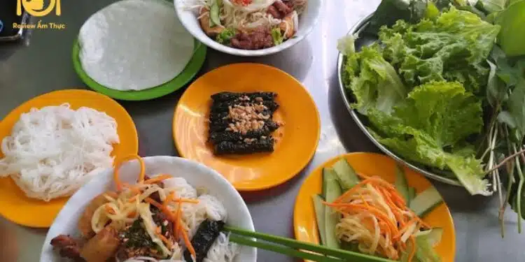 bún thịt nướng sáu cận