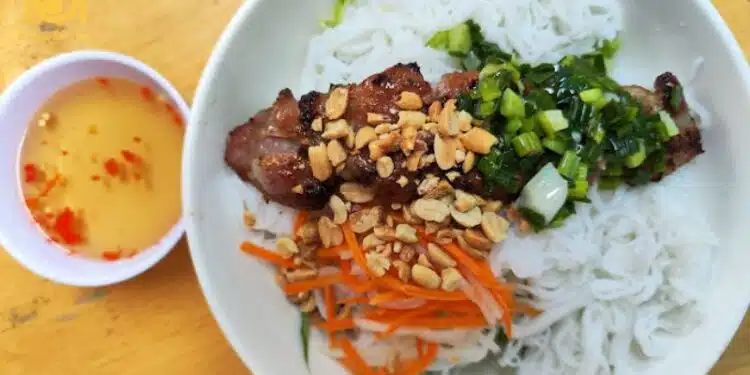 bún thịt nướng Tân Phú