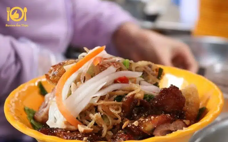 Review quán bún thịt nướng Tư Loan chợ Bàn Cờ có gì đặc biệt? 8 bún thịt nướng Tư Loan