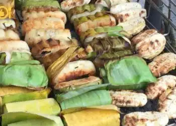 Review quán chuối nướng Phan Đăng Lưu thu hút tín đồ ăn vặt 