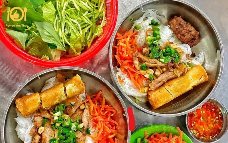 Cách làm bún thịt nướng chả giò giòn rụm đậm đà chuẩn vị 9 bún thịt nướng chả giò