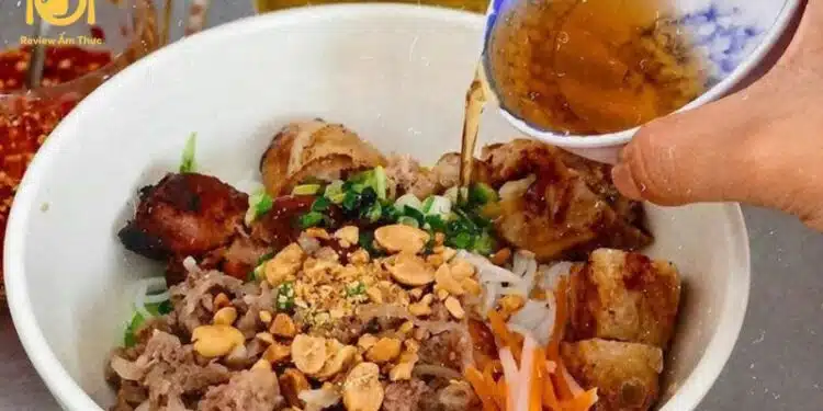 bún thịt nướng chả giò