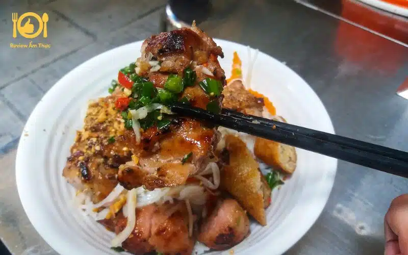 Bí quyết làm món bún thịt nướng mắm nêm thơm ngon chuẩn vị 10 bún thịt nướng mắm nêm