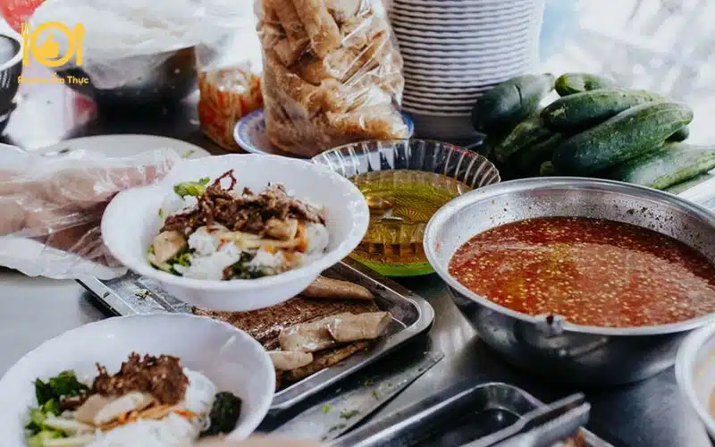 Chia sẻ cách làm bún thịt nướng miền Trung ngon nhức nách 7 Chia sẻ cách làm bún thịt nướng miền Trung ngon nhức nách