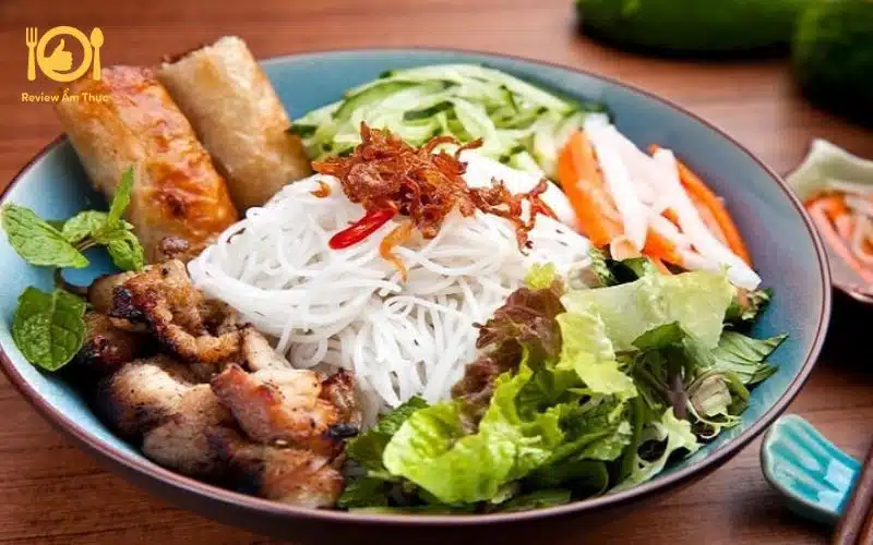 Chia sẻ cách làm bún thịt nướng miền Trung ngon nhức nách 9 Chia sẻ cách làm bún thịt nướng miền Trung ngon nhức nách